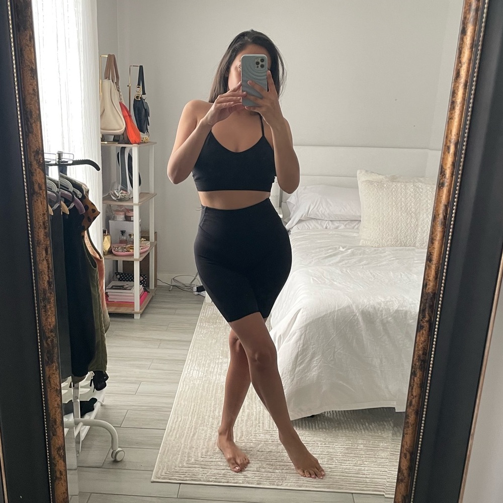 Lululemon Women's Black Biker Shorts w/ Grip - Picture 2 of 6